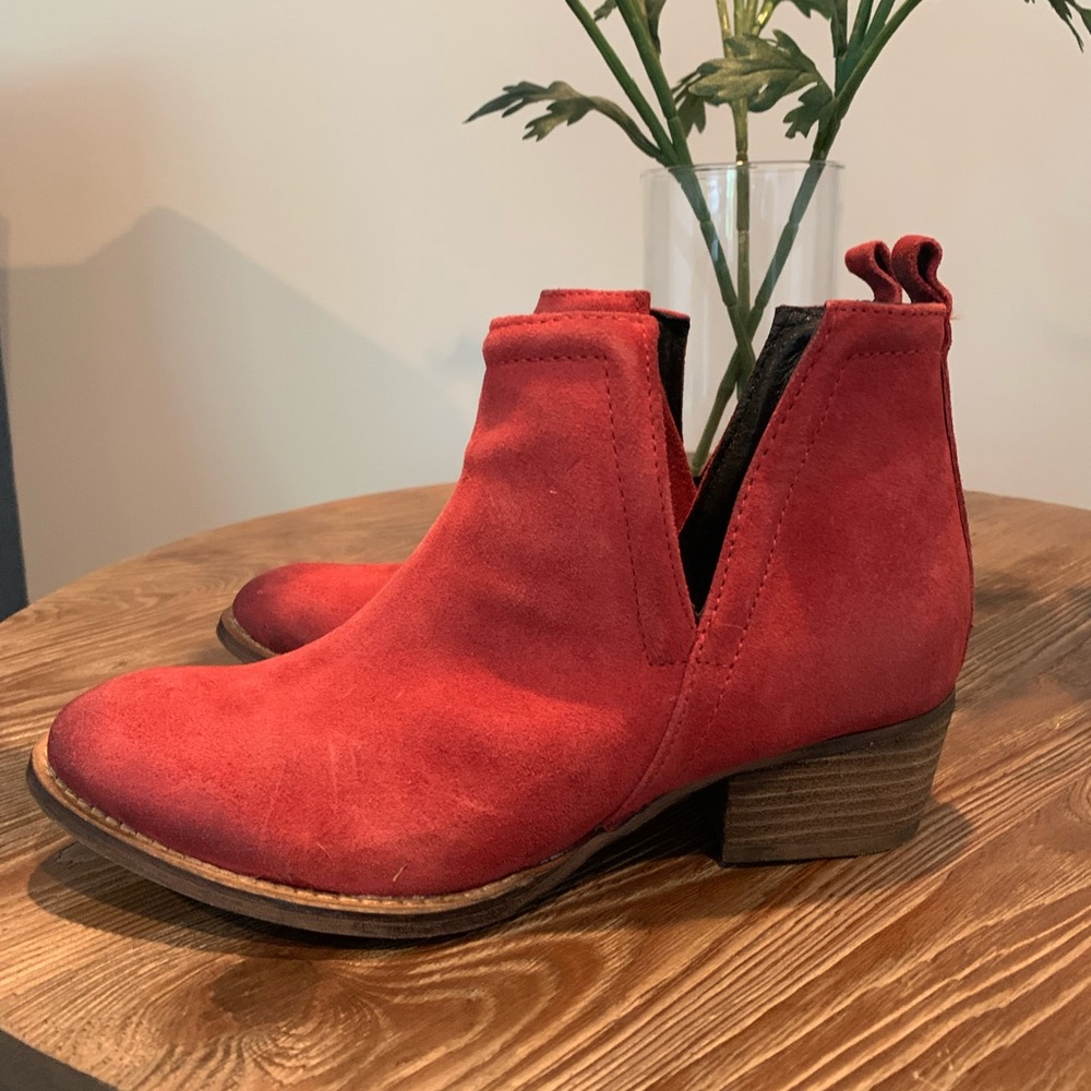 ❌SOLD❌ Red booties sz 6.5